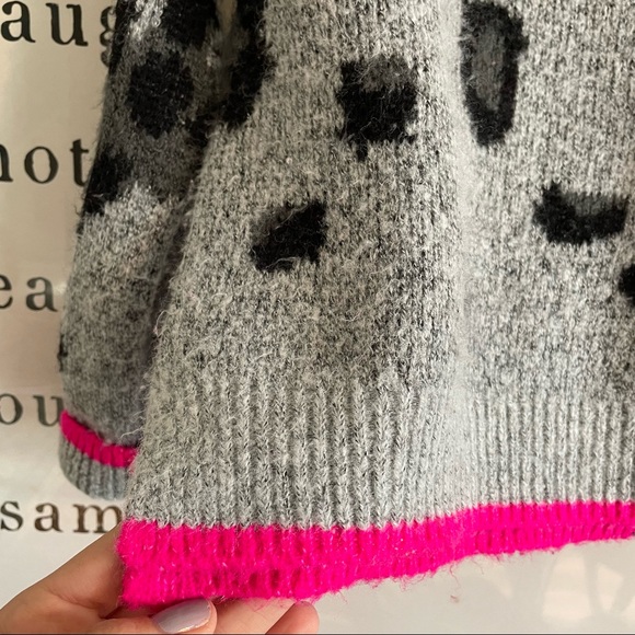 Toddler Girl’s Leopard and Neon Pink Cozy Pullover Sweater size 4-5T - Picture 2 of 2